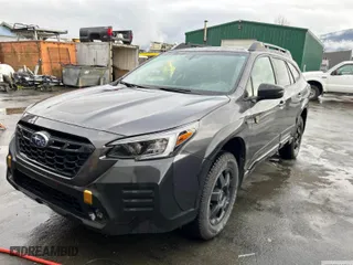 2022 Subaru Outback Wilderness with VIN 4S4BTGSD2N3206172, listed as a IAAI auction lot 40189371 with 13,725 mi miles. Bid and sale history available at carsss.com. Image 2.