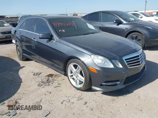 2013 Mercedes-Benz E 350 Luxury z VIN WDDHF5KB8DA749051, wystawiony jako IAAI lot #41999705 z przebiegiem 103 524 mil mil oraz . Historia ofert i sprzedaży dostępna na DreamBid. Obrazek 1.