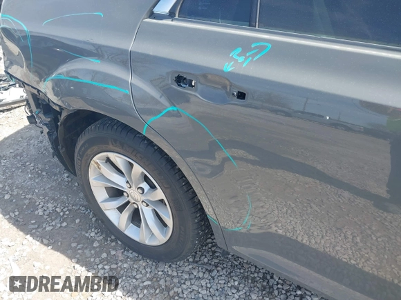2019 Chrysler 300 Touring with VIN 2C3CCAAG0KH564997, listed as a IAAI auction lot 41852876 with 39,219 mi miles. Bid and sale history available at carsss.com. Image 20.