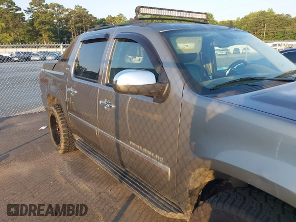2009 Chevrolet Avalanche LTZ with VIN 3GNFK320X9G207224, listed as a IAAI auction lot 42583268 with 252,397 mi miles and . Bid and sale history available at DreamBid. Image 13.