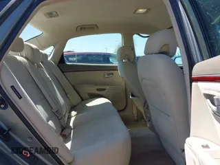 2007 Hyundai Azera SE with VIN KMHFC46F27A139440, listed as a IAAI auction lot 42058893 with 218,540 mi miles. Bid and sale history available at carsss.com. Image 8.