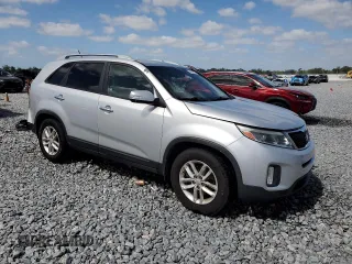 2015 Kia Sorento LX with VIN 5XYKT4A61FG640165, listed as a Copart auction lot 54720075 with 183,119 mi miles and Salvage Title. Bid and sale history available at carsss.com. Image 4.