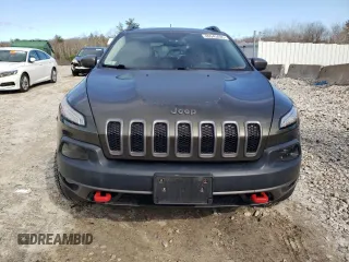 2015 Jeep Cherokee Trailhawk with VIN 1C4PJMBS5FW725729, listed as a Copart auction lot 49943495 with 139,796 mi miles and Clean Title. Bid and sale history available at carsss.com. Image 5.