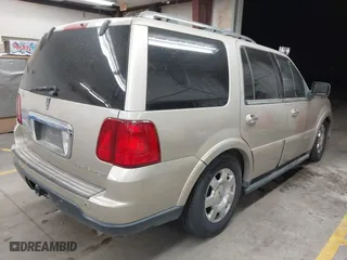 2005 Lincoln Navigator Luxury with VIN 5LMFU275X5LJ19216, listed as a IAAI auction lot 41641059 with 133,888 mi miles. Bid and sale history available at carsss.com. Image 4.