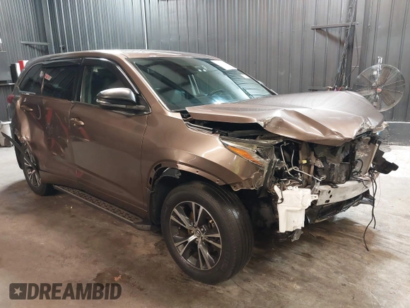 2018 Toyota Highlander LE with VIN 5TDBZRFHXJS879909, listed as a IAAI auction lot 42400961 with 35,721 mi miles and . Bid and sale history available at DreamBid. Image 6.