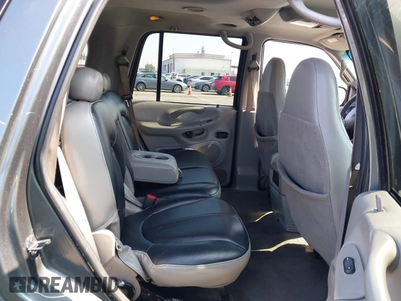2001 Ford Expedition XLT with VIN 1FMRU15W51LB26235, listed as a IAAI auction lot 42618094 with 204,892 mi miles and . Bid and sale history available at DreamBid. Image 8.