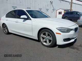 2013 BMW 3 Series 328i xDrive z VIN WBA3B5C51DF593069, wystawiony jako IAAI lot #42327849 z przebiegiem 115 319 mil mil oraz . Historia ofert i sprzedaży dostępna na DreamBid. Obrazek 1.