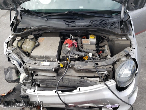 2018 FIAT 500e z VIN 3C3CFFGE2JT362534, wystawiony jako Copart lot #52815675 z przebiegiem 66 498 mil mil oraz Szkoda całkowita • Salvage title. Historia ofert i sprzedaży dostępna na DreamBid. Obrazek 12.