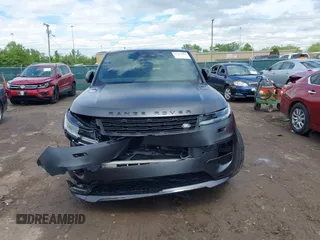 2024 Land Rover Range Rover Sport Dynamic SE z VIN SAL1L9FU1RA413863, wystawiony jako IAAI lot #42213958 z przebiegiem 15 643 mil mil oraz . Historia ofert i sprzedaży dostępna na DreamBid. Obrazek 12.