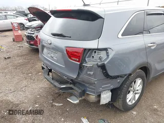 2020 Kia Sorento LX with VIN 5XYPG4A39LG688184, listed as a IAAI auction lot 41539132 with 44,763 mi miles. Bid and sale history available at carsss.com. Image 6.