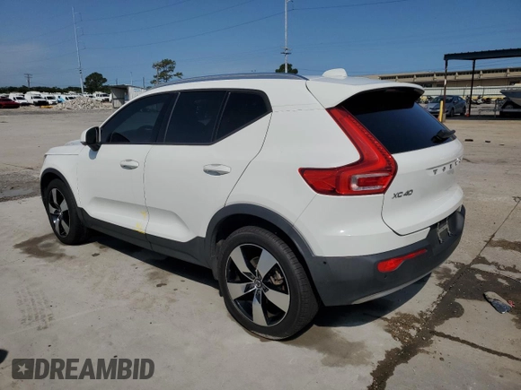 2019 Volvo XC40 Momentum z VIN YV4AC2HK3K2068990, wystawiony jako Copart lot #56154375 z przebiegiem Nie podano mil oraz Nie do naprawy • Non repairable. Historia ofert i sprzedaży dostępna na DreamBid. Obrazek 2.