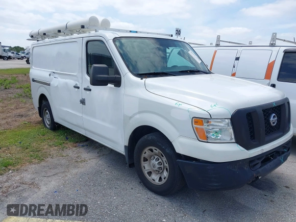 2020 Nissan NV Cargo SV z VIN 1N6BF0KM6LN800927, wystawiony jako IAAI lot #42027239 z przebiegiem 102 724 mil mil oraz . Historia ofert i sprzedaży dostępna na DreamBid. Obrazek 1.