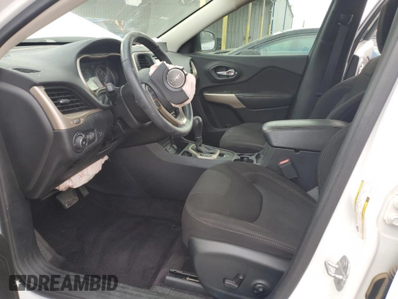 2017 Jeep Cherokee Latitude z VIN 1C4PJLCB0HW641040, wystawiony jako Copart lot #50938505 z przebiegiem 96 521 mil mil oraz Czysty tytuł • Clean title. Historia ofert i sprzedaży dostępna na DreamBid. Obrazek 7.
