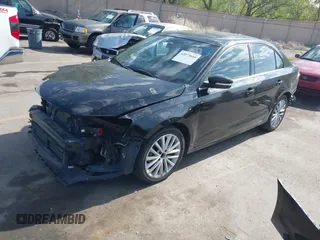 2015 Volkswagen Jetta SE z VIN 3VWD17AJ4FM235602, wystawiony jako IAAI lot #42073616 z przebiegiem 183 291 mil mil oraz . Historia ofert i sprzedaży dostępna na DreamBid. Obrazek 18.