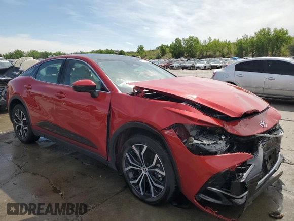 2023 Toyota Crown XLE z VIN JTDAAAAF6P3010101, wystawiony jako Copart lot #58529285 z przebiegiem 18 367 mil mil oraz Szkoda całkowita • Salvage title. Historia ofert i sprzedaży dostępna na DreamBid. Obrazek 4.