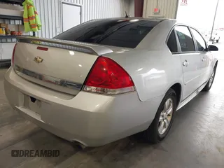 2014 Chevrolet Impala LS z VIN 2G1WA5E35E1177364, wystawiony jako IAAI lot #42343359 z przebiegiem 102 093 mil mil oraz . Historia ofert i sprzedaży dostępna na DreamBid. Obrazek 4.