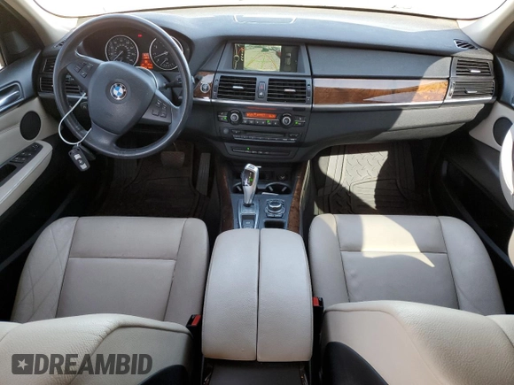 2013 BMW X5 xDrive35i z VIN 5UXZV4C59D0E01402, wystawiony jako Copart lot #55064725 z przebiegiem 108 373 mil mil oraz Szkody całkowita. Historia ofert i sprzedaży dostępna na DreamBid. Obrazek 8.