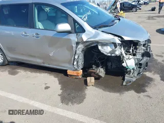 2011 Toyota Sienna XLE AAS with VIN 5TDYK3DC8BS156127, listed as a IAAI auction lot 42103980 with 129,851 mi miles. Bid and sale history available at carsss.com. Image 18.