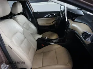 2017 Infiniti QX30 Premium z VIN SJKCH5CR6HA023217, wystawiony jako Copart lot #59604925 z przebiegiem 62 281 mil mil oraz Czysty tytuł • Clean title. Historia ofert i sprzedaży dostępna na DreamBid. Obrazek 5.