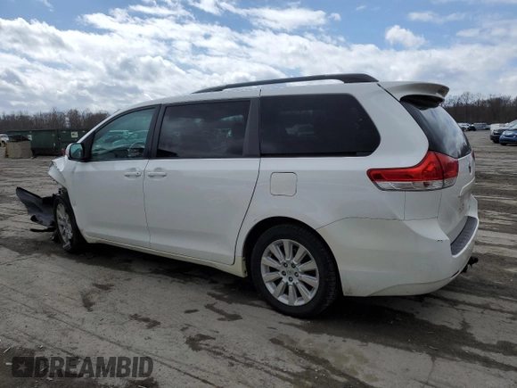 2012 Toyota Sienna XLE z VIN 5TDDK3DC6CS043440, wystawiony jako Copart lot #50408865 z przebiegiem 229 239 mil mil oraz Szkoda całkowita • Salvage title. Historia ofert i sprzedaży dostępna na DreamBid. Obrazek 2.
