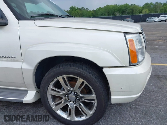 2005 Cadillac Escalade z VIN 1GYEK63N55R123817, wystawiony jako IAAI lot #42263549 z przebiegiem 297 279 mil mil oraz . Historia ofert i sprzedaży dostępna na DreamBid. Obrazek 6.