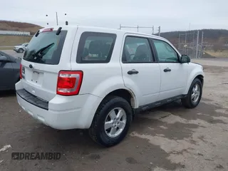 2010 Ford Escape XLS z VIN 1FMCU9C7XAKC89999, wystawiony jako IAAI lot #41506494 z przebiegiem 242 078 mil mil oraz . Historia ofert i sprzedaży dostępna na DreamBid. Obrazek 4.
