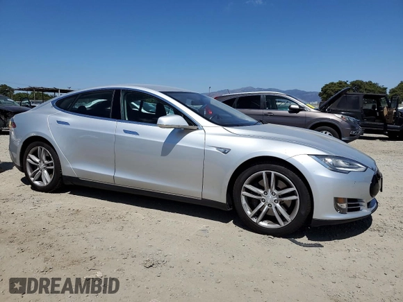 2014 Tesla Model S 60 z VIN 5YJSA1H14EFP36439, wystawiony jako Copart lot #65833035 z przebiegiem 66 090 mil mil oraz Czysty tytuł • Clean title. Historia ofert i sprzedaży dostępna na DreamBid. Obrazek 4.