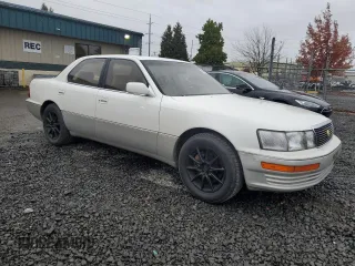1994 Lexus LS z VIN JT8UF11EXR0201304, wystawiony jako Copart lot #78466554 z przebiegiem 176 993 mil mil oraz Tytuł czysty. Historia ofert i sprzedaży dostępna na DreamBid. Obrazek 4.