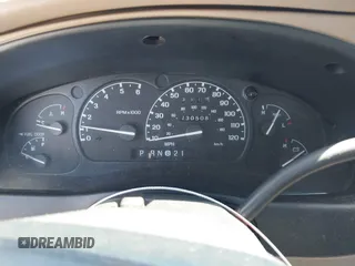 2000 Ford Explorer XLT z VIN 1FMZU63E3YUB34927, wystawiony jako IAAI lot #42208468 z przebiegiem 230 508 mil mil oraz . Historia ofert i sprzedaży dostępna na DreamBid. Obrazek 7.