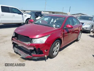 2014 Chevrolet Cruze 2LT z VIN 1G1PE5SB9E7325636, wystawiony jako IAAI lot #41991679 z przebiegiem 103 492 mil mil oraz . Historia ofert i sprzedaży dostępna na DreamBid. Obrazek 2.