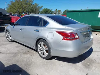 2013 Nissan Altima 3.5 SL with VIN 1N4BL3AP5DC197111, listed as a IAAI auction lot 41824202 with 118,406 mi miles. Bid and sale history available at carsss.com. Image 3.
