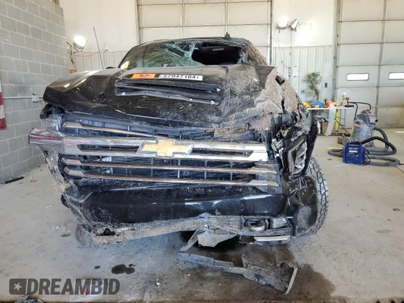 2022 Chevrolet Silverado 3500HD High Country with VIN 1GC4YVEY9NF165555, listed as a Copart auction lot 57947164 with 46,706 mi miles and Salvage Title. Bid and sale history available at carsss.com. Image 5.