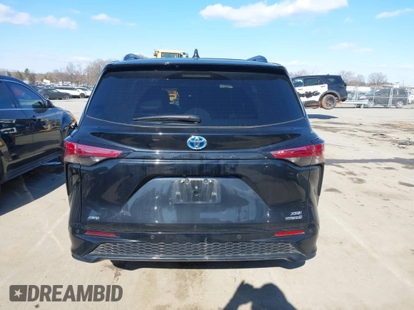 2024 Toyota Sienna XSE with VIN 5TDXSKFC1RS138680, listed as a IAAI auction lot 41640585 with 46,536 mi miles. Bid and sale history available at carsss.com. Image 17.