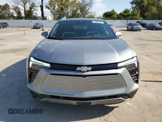 2024 Chevrolet Blazer EV eAWD LT z VIN 3GNKDBRJ2RS258862, wystawiony jako Copart lot #74804534 z przebiegiem 3 mil mil oraz Szkody całkowita. Historia ofert i sprzedaży dostępna na DreamBid. Obrazek 5.