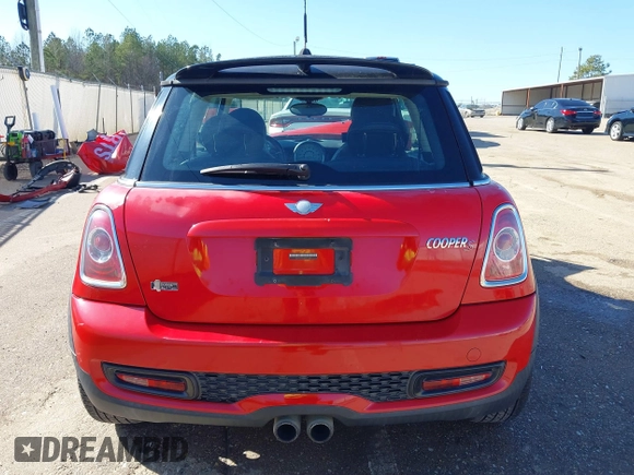 2011 MINI Hardtop S with VIN WMWSV3C52BTY13681, listed as a IAAI auction lot 41472000 with 105,754 mi miles and . Bid and sale history available at DreamBid. Image 17.