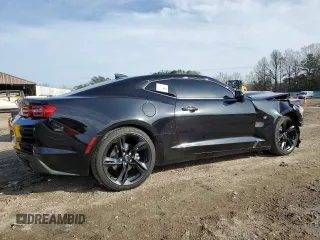 2021 Chevrolet Camaro 1LT z VIN 1G1FB1RX5M0102614, wystawiony jako Copart lot #45390535 z przebiegiem 67 061 mil mil oraz Szkoda całkowita • Salvage title. Historia ofert i sprzedaży dostępna na DreamBid. Obrazek 3.