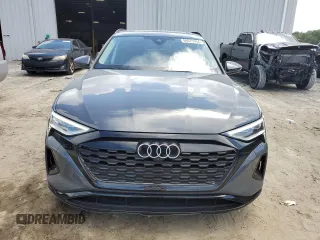 2024 Audi Q8 e-tron Premium Plus z VIN WA15AAGE0RB060883, wystawiony jako Copart lot #69075094 z przebiegiem 1583 mil mil oraz Szkody całkowita. Historia ofert i sprzedaży dostępna na DreamBid. Obrazek 5.