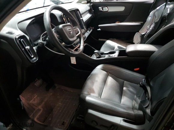 2021 Volvo XC40 Momentum with VIN YV4162UK2M2562967, listed as a Copart auction lot 85643554 with 25,497 mi miles and Salvage Title. Bid and sale history available at carsss.com. Image 7.