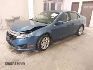 2010 Ford Fusion SE z VIN 3FAHP0HA6AR417044, wystawiony jako IAAI lot #42129980 z przebiegiem 200 595 mil mil oraz . Historia ofert i sprzedaży dostępna na DreamBid. Obrazek 17.