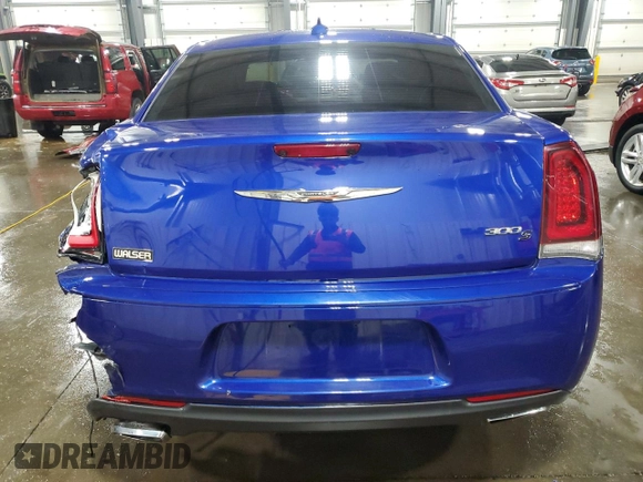 2018 Chrysler 300 S z VIN 2C3CCABG0JH227307, wystawiony jako Copart lot #52359835 z przebiegiem 141 832 mil mil oraz Szkoda całkowita • Salvage title. Historia ofert i sprzedaży dostępna na DreamBid. Obrazek 6.