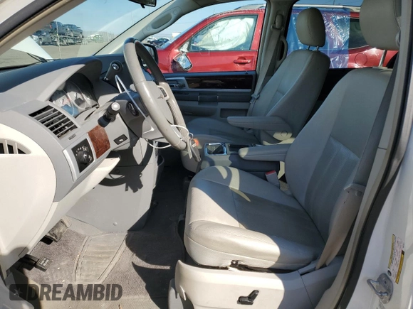 2009 Chrysler Town & Country Touring with VIN 2A8HR54XX9R675671, listed as a Copart auction lot 43807405 with 110,504 mi miles and Salvage Title. Bid and sale history available at DreamBid. Image 7.