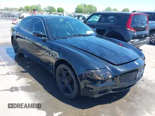 2006 Maserati Quattroporte z VIN ZAMCE39A660024352, wystawiony jako IAAI lot #42050460 z przebiegiem 57 715 mil mil oraz . Historia ofert i sprzedaży dostępna na DreamBid. Obrazek 1.