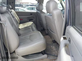 2004 Chevrolet Silverado 2500HD LT with VIN 1GCHK23204F221915, listed as a IAAI auction lot 41927609 with 209,729 mi miles. Bid and sale history available at carsss.com. Image 8.