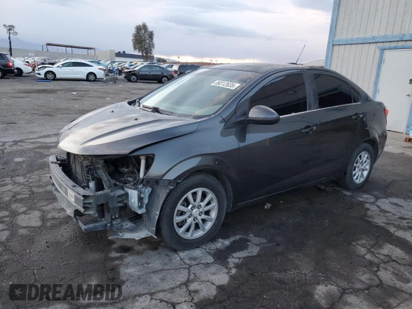 2017 Chevrolet Sonic LT z VIN 1G1JD5SG3H4123658, wystawiony jako Copart lot #89312635 z przebiegiem 121 061 mil mil oraz Szkoda całkowita • Salvage title. Historia ofert i sprzedaży dostępna na DreamBid. Obrazek 1.