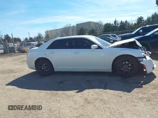 2019 Chrysler 300 with VIN 2C3CCABG0KH539581, listed as a IAAI auction lot 41652438 with 1 mi miles. Bid and sale history available at carsss.com. Image 13.