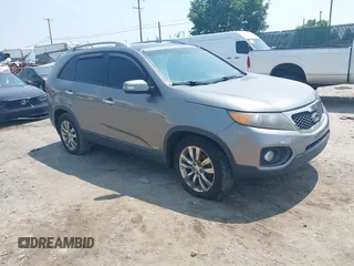2011 Kia Sorento EX z VIN 5XYKUDA26BG059667, wystawiony jako IAAI lot #42409157 z przebiegiem 166 868 mil mil oraz . Historia ofert i sprzedaży dostępna na DreamBid. Obrazek 1.
