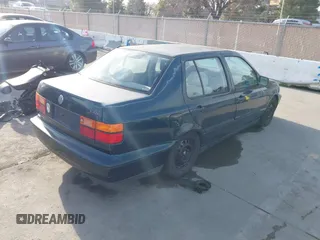 1998 Volkswagen Jetta z VIN 3VWRF61H5WM228558, wystawiony jako IAAI lot #41614111 z przebiegiem 198 205 mil mil oraz . Historia ofert i sprzedaży dostępna na DreamBid. Obrazek 4.