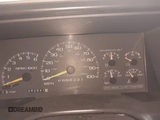 1999 Chevrolet Suburban z VIN 3GNFK16R8XG144067, wystawiony jako IAAI lot #42433835 z przebiegiem 362 941 mil mil oraz . Historia ofert i sprzedaży dostępna na DreamBid. Obrazek 7.