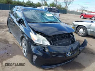 2013 Toyota Prius One z VIN JTDKN3DU6D5597849, wystawiony jako IAAI lot #42044853 z przebiegiem 216 731 mil mil oraz . Historia ofert i sprzedaży dostępna na DreamBid. Obrazek 1.
