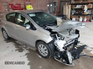 2013 Toyota Prius One z VIN JTDKDTB33D1541713, wystawiony jako IAAI lot #42082970 z przebiegiem 137 417 mil mil oraz . Historia ofert i sprzedaży dostępna na DreamBid. Obrazek 1.